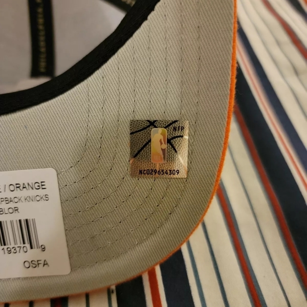 Mitchell & Ness FIRE! NWT! NBA Core Knicks 2-Tone Snapback Hat #JS19078. OS. - Picture 6 of 8
